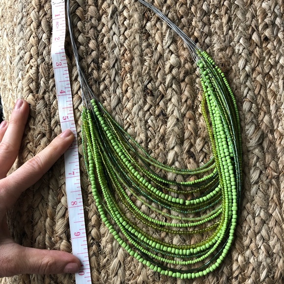 Green statement necklace! - Picture 4 of 4